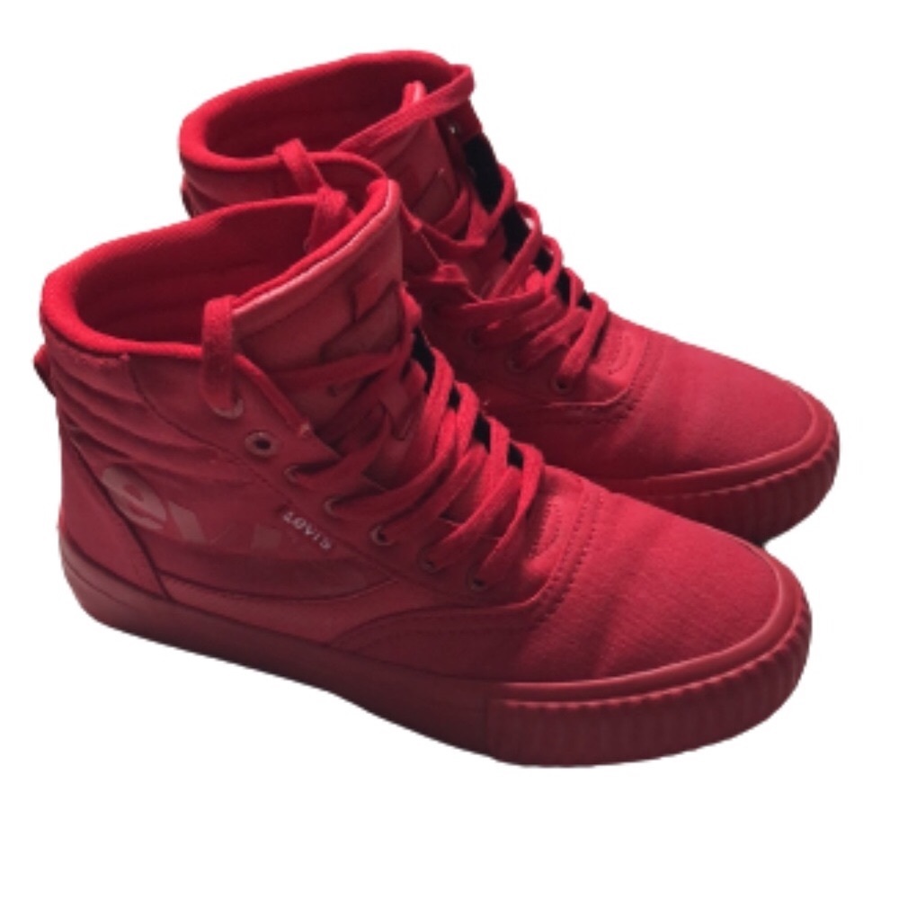💕Levi’s high tops 💕